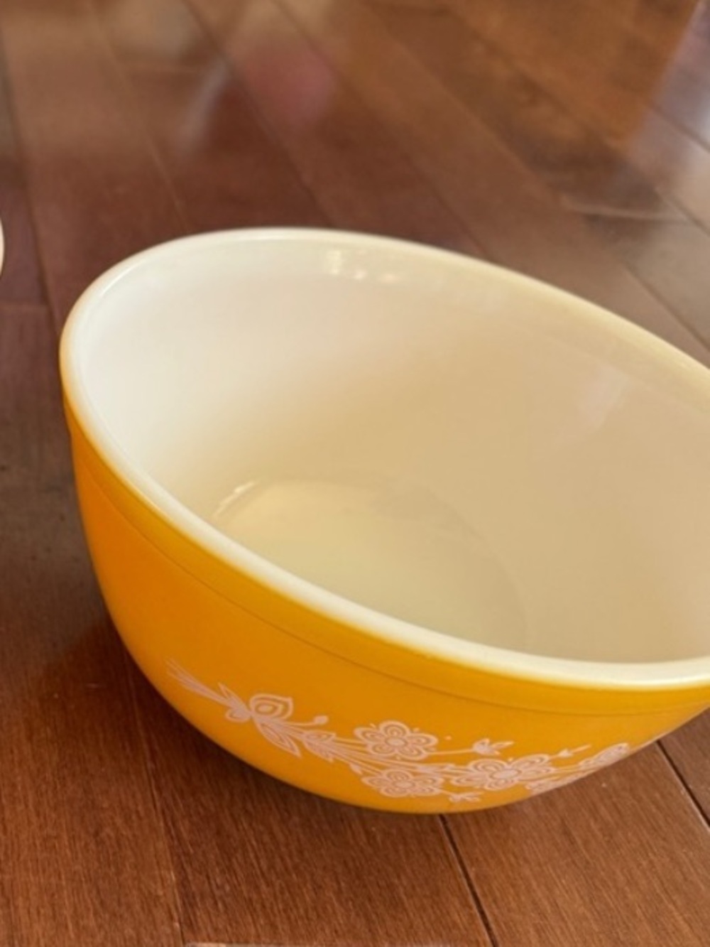 Vintage Pyrex butterfly gold #402 mixing bowl (1.5L)